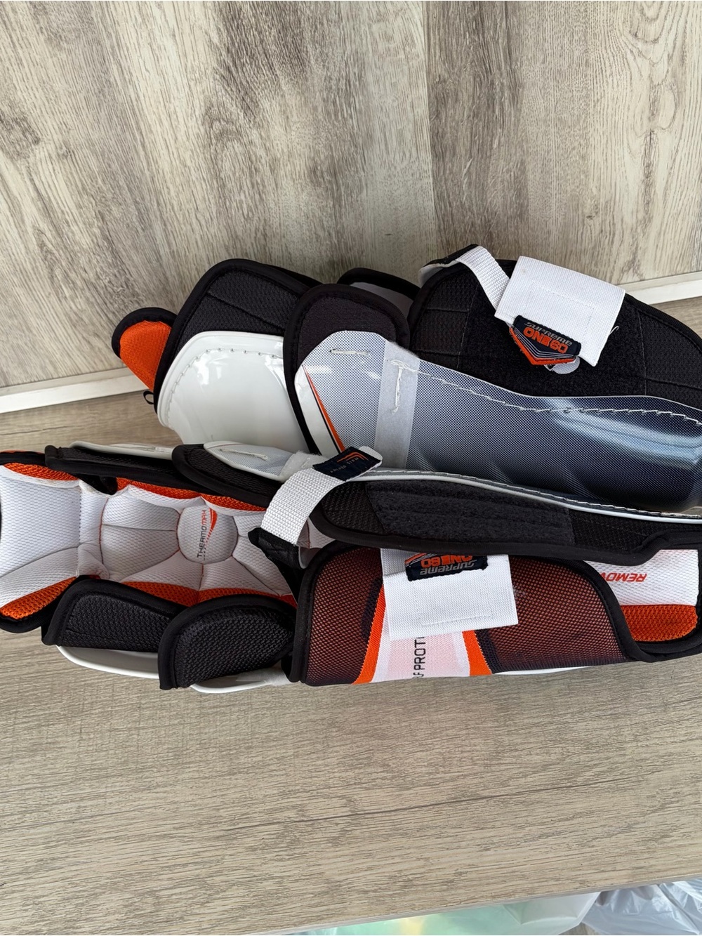 Bauer Supreme One60 Hockey Shin Guards Senior 15" protective Gear White Orange - Picture 4 of 13